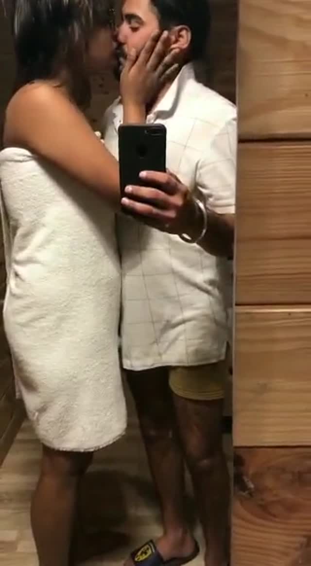 Desi Bhabhi kissing in hotel with man maid and make video in bathroom