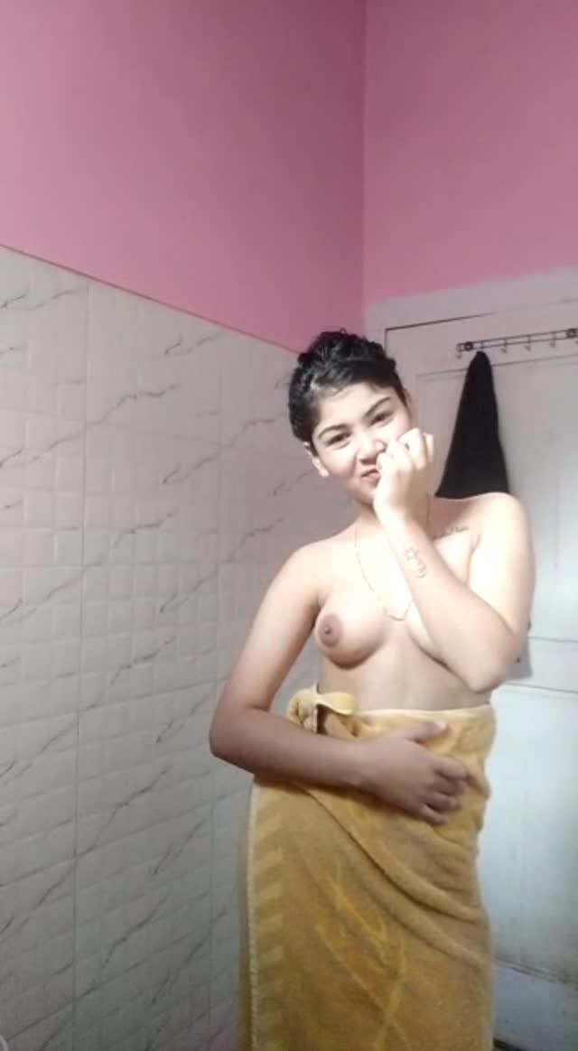 bangla teen girl showing her boob on video while taking shower
